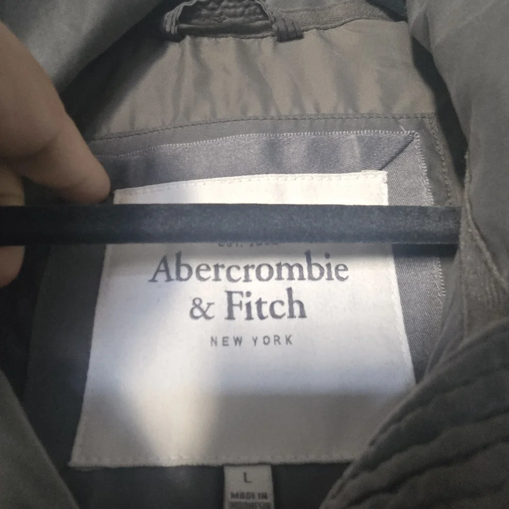 Abercrombie & Fitch Women’s Puffer Vest - Gray - Picture 2 of 8